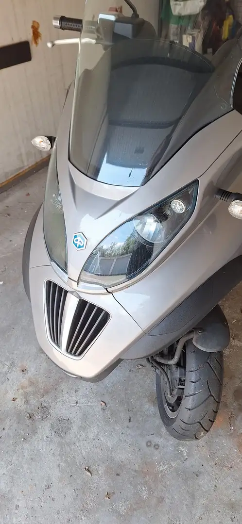 Piaggio MP3 250 Grijs - 2