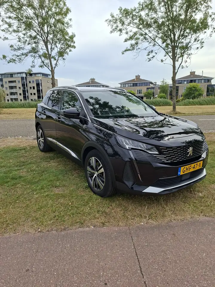 Peugeot 3008 Hybrid 225 e-EAT8 Roadtrip — photo 1 of 20
