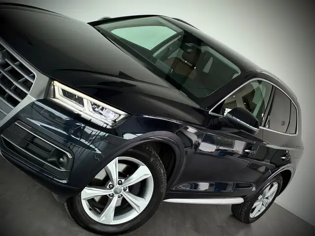 Audi Q5 view 3