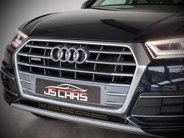 Audi Q5 view 4