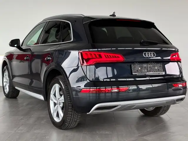 Audi Q5 view 12