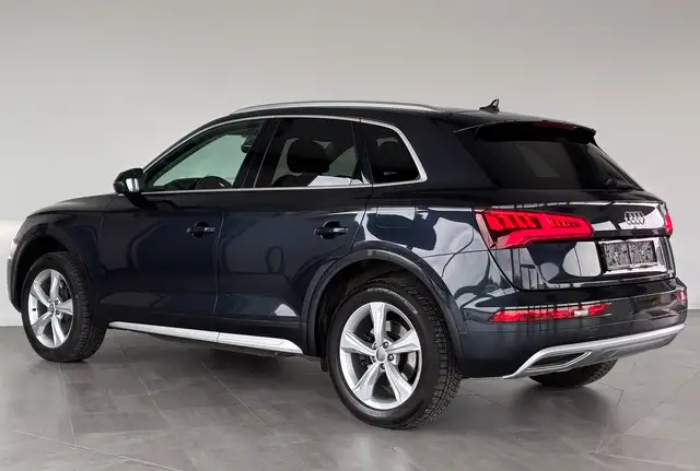Audi Q5 view 11