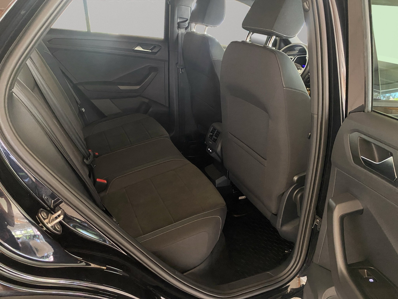 Volkswagen T-Roc R-Line 2.0 TSI DSG 4Motion ACC LED Massage — photo 9