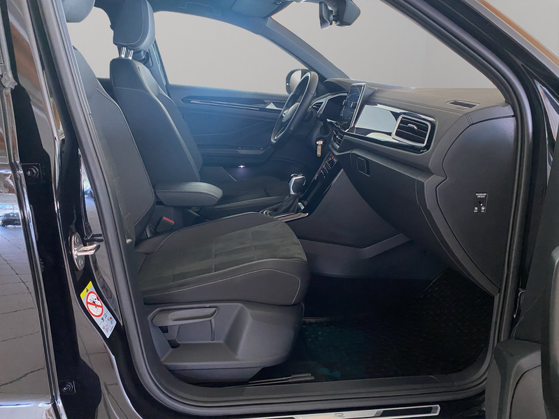 Volkswagen T-Roc R-Line 2.0 TSI DSG 4Motion ACC LED Massage — photo 8