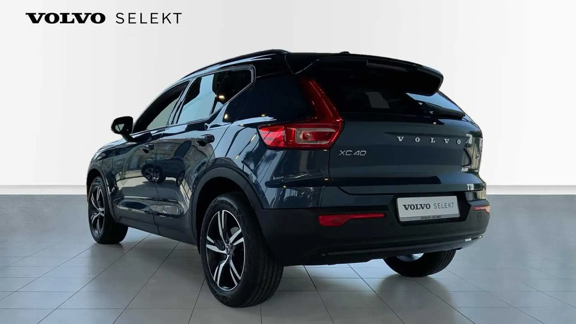 Volvo XC40 R-Design, T2 automatic + Navi + Park Assist Pack + Bleu - 2