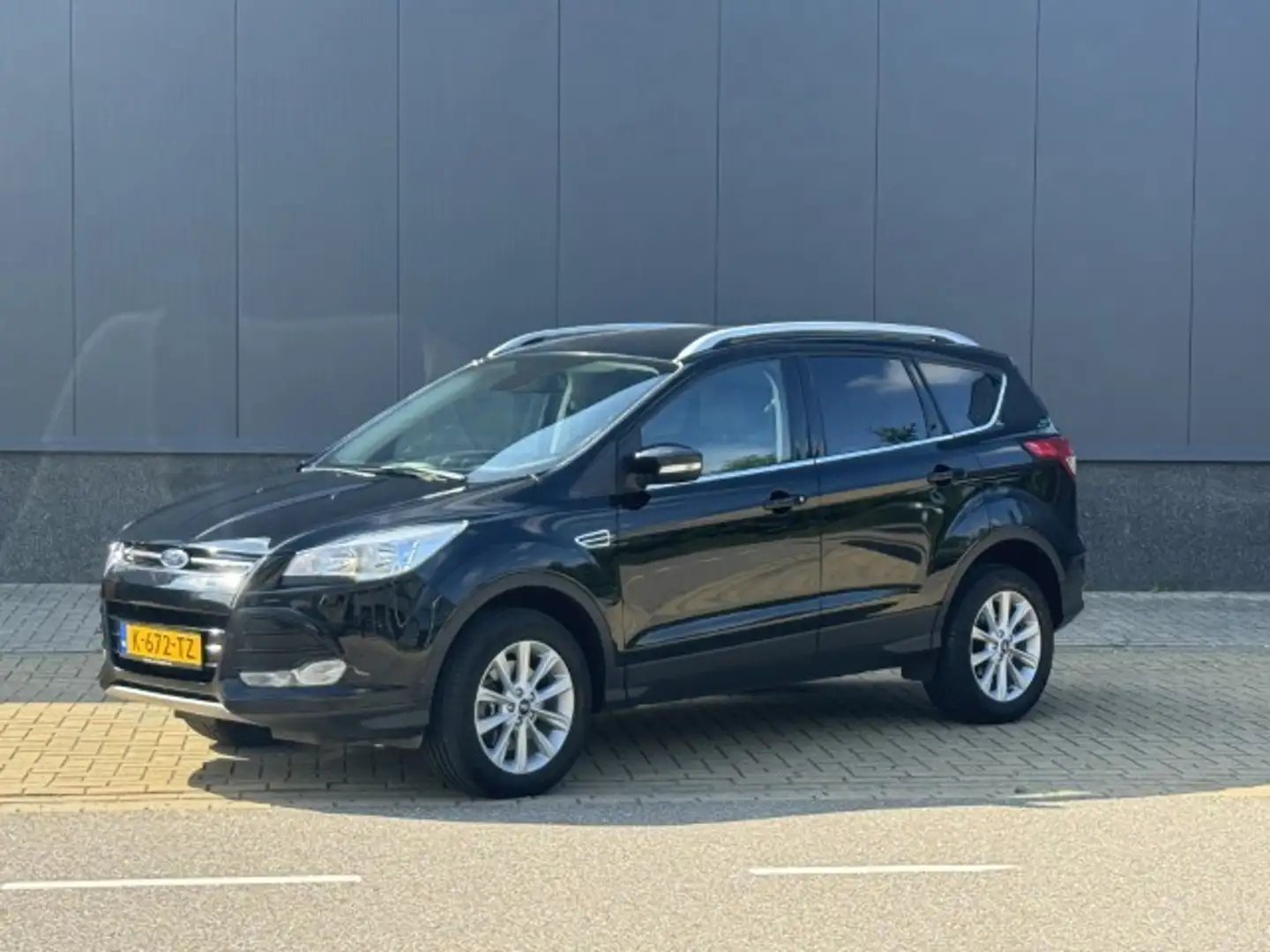 Ford Kuga 1.5 Titanium Styling Pack 4WD 184 pk Noir - 1