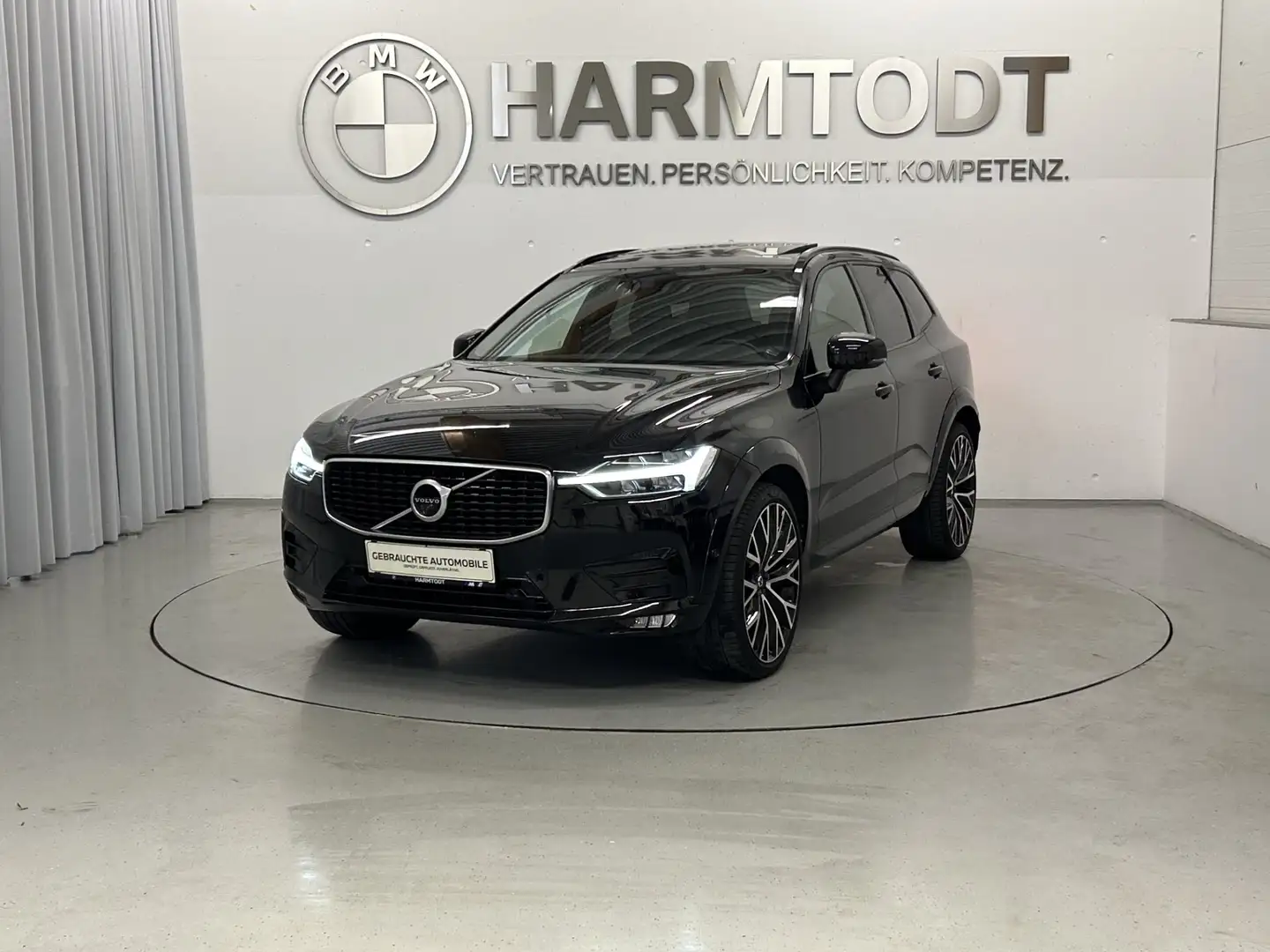 Volvo XC60 B4 AWD Geartronic *R-Design / AHV* Schwarz - 2