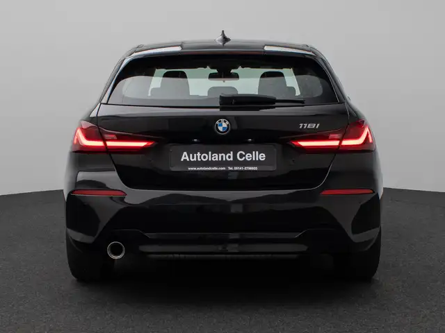 BMW 1 Series view 8