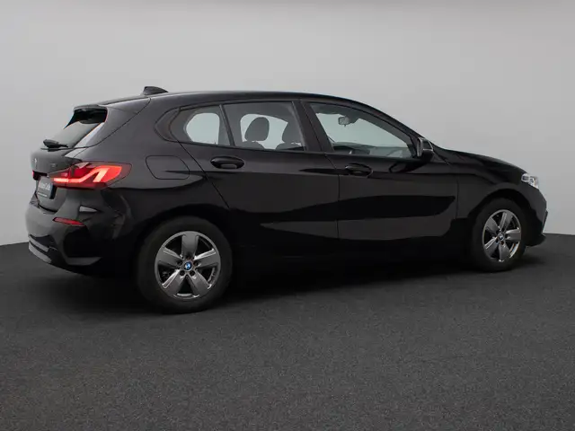 BMW 1 Series view 6