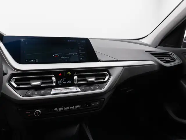 BMW 1 Series view 21