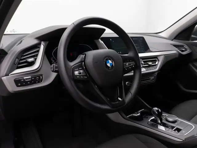 BMW 1 Series view 20