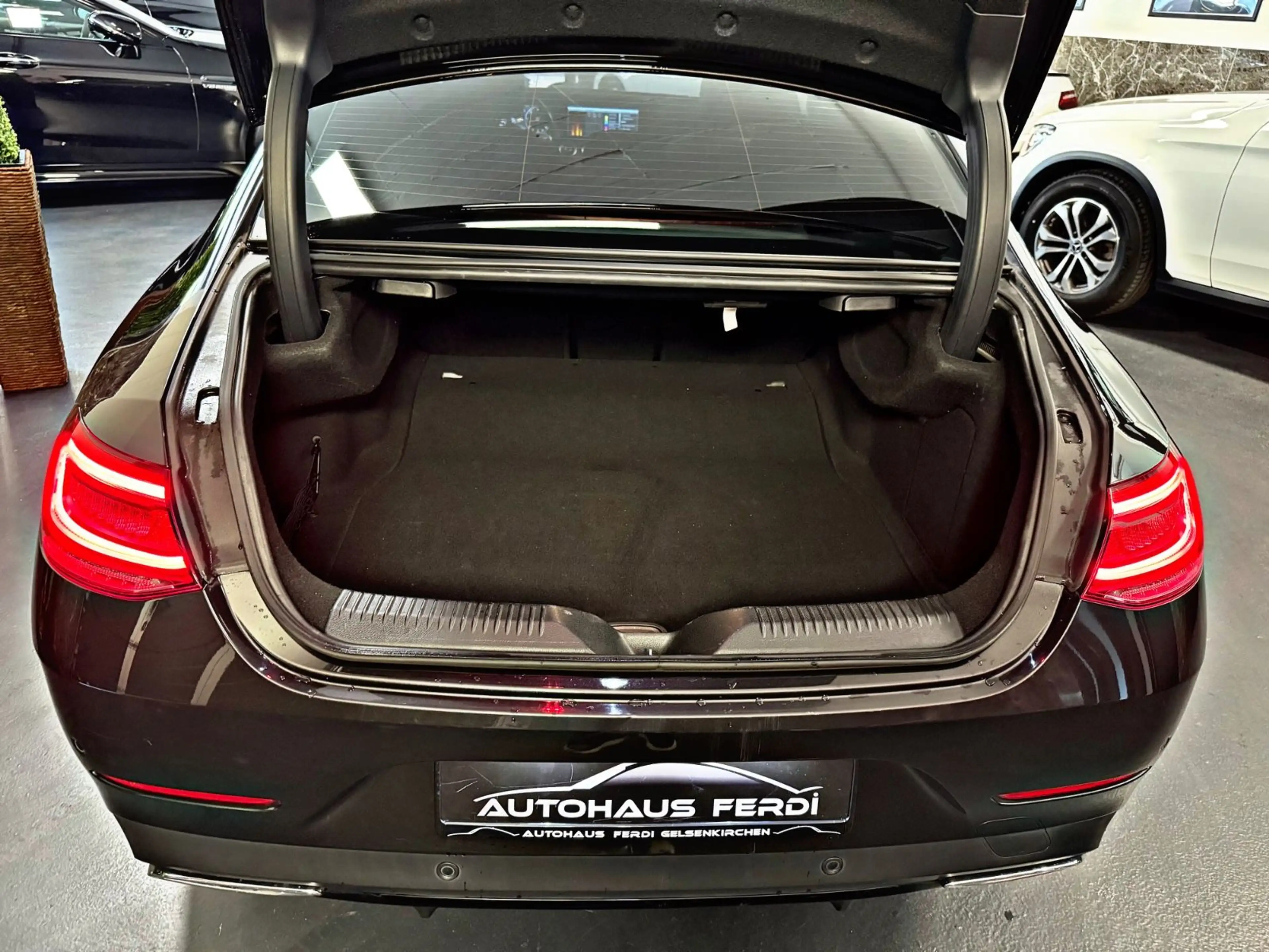 Mercedes-Benz CLS 400 d 4Matic Edition 1 Schiebedach Distronic — photo 11