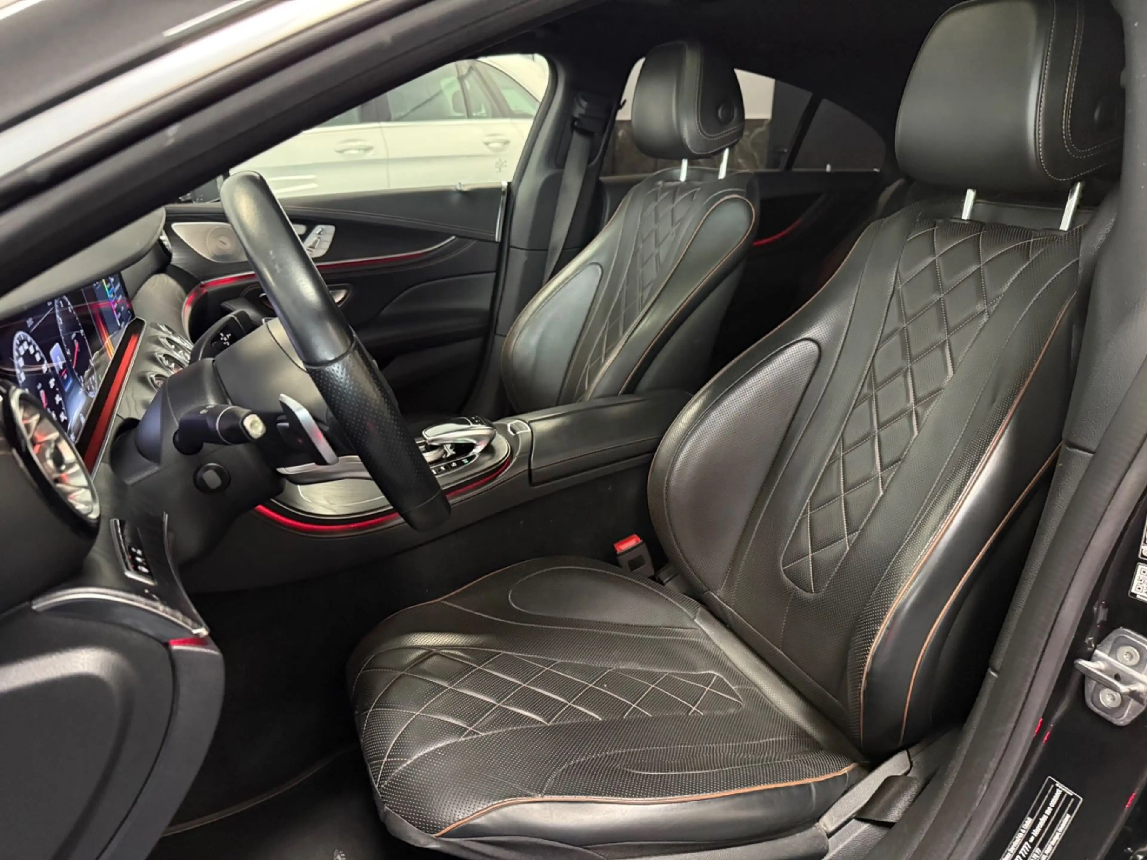 Mercedes-Benz CLS 400 d 4Matic Edition 1 Schiebedach Distronic — photo 14