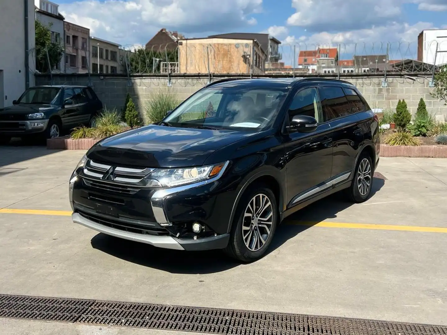 Mitsubishi Outlander FULLY LOADED-4WD-ONLY FOR EXPORT OUT OF EUROPE Noir - 1