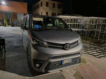 Procace Verso Luxury 2.0 D-4D 177 CV automatica