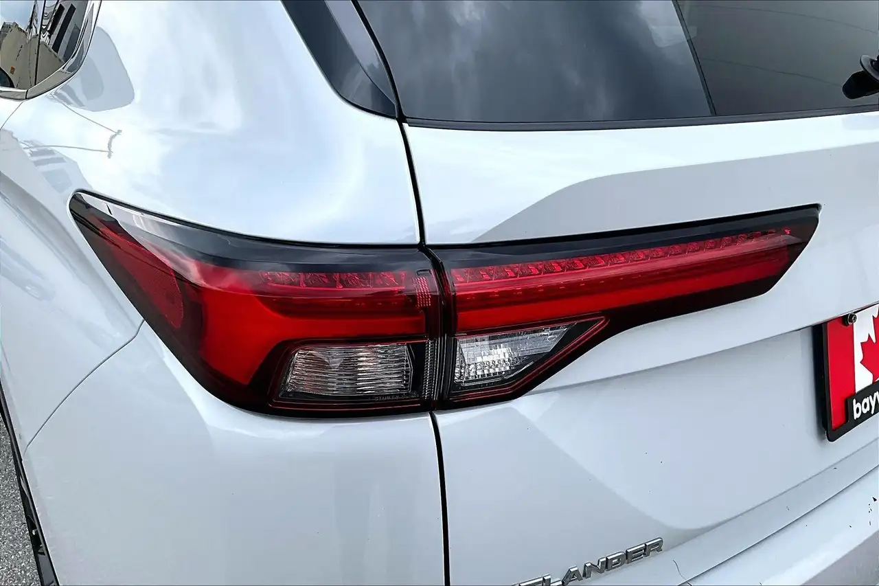 Mitsubishi Outlander снимка Mitsubishi Outlander