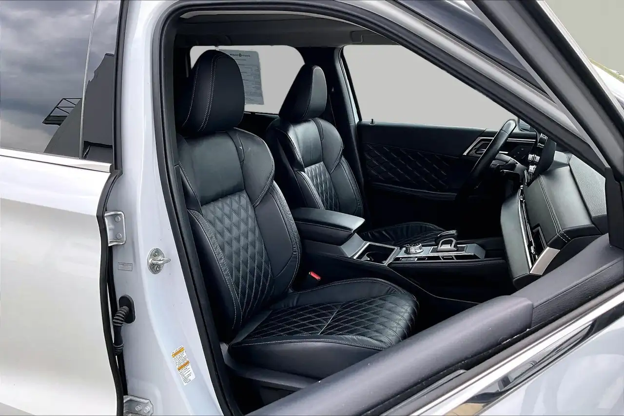 Mitsubishi Outlander снимка Mitsubishi Outlander