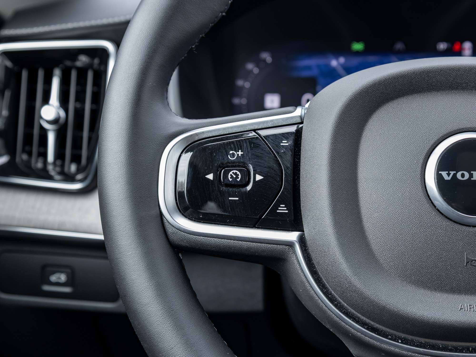 2026 Volvo XC90 B6 AWD ULTRA |LIKE NEW |VOLVO CPO |HARMAN KARDON thumb 12