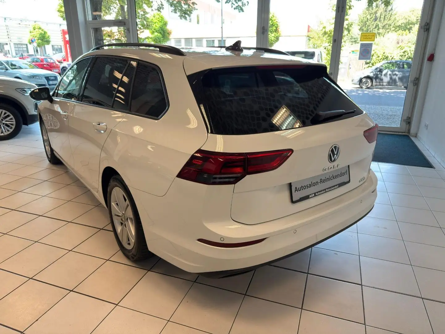 Volkswagen Golf VIII Variant Life 1.5 eTSI DSG*ACC*LED*Navi Weiß - 2