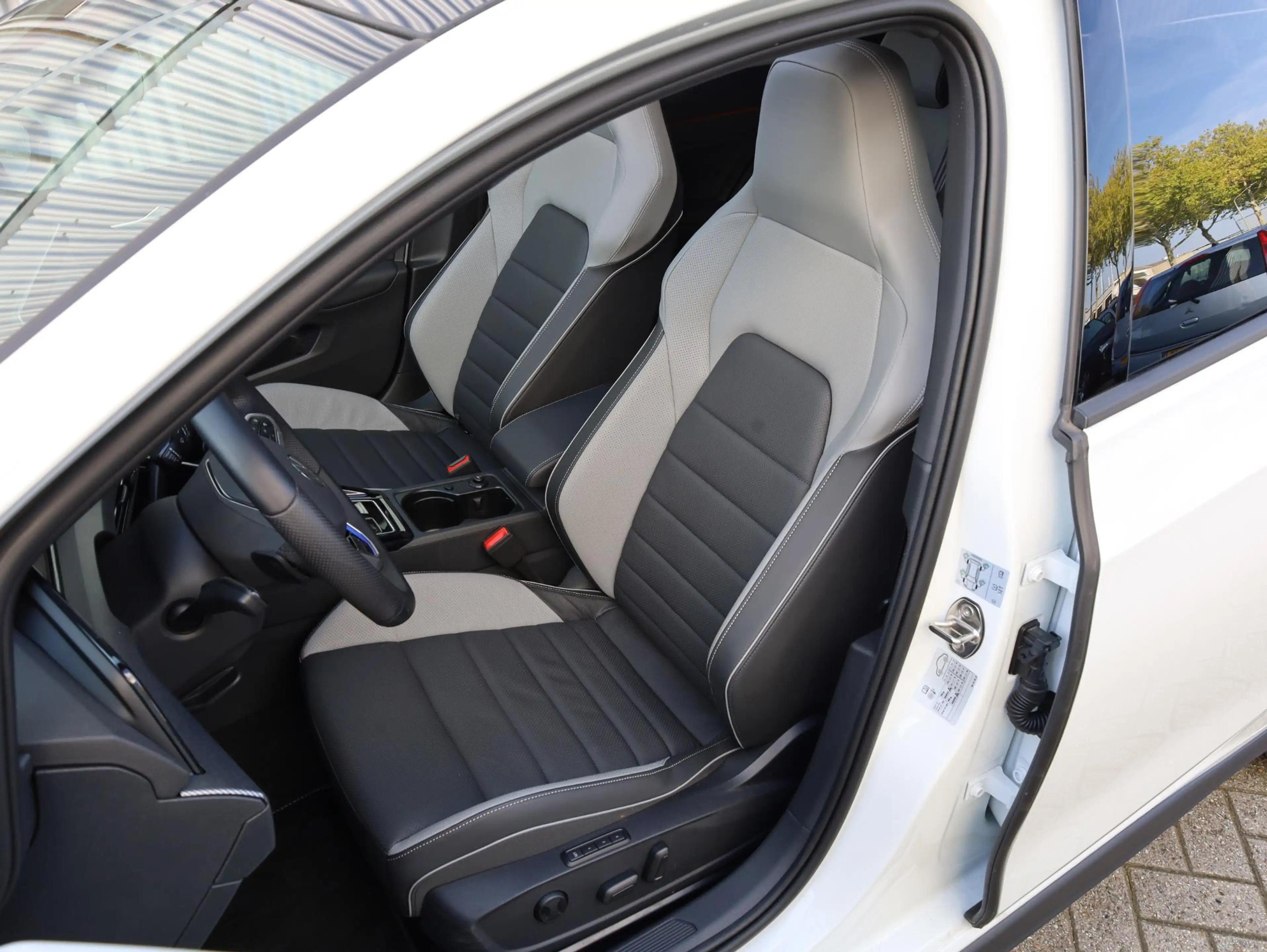 Volkswagen Golf GTE 1.5 eHybrid 272PK | Panodak | Leer | Black Style | — photo 8