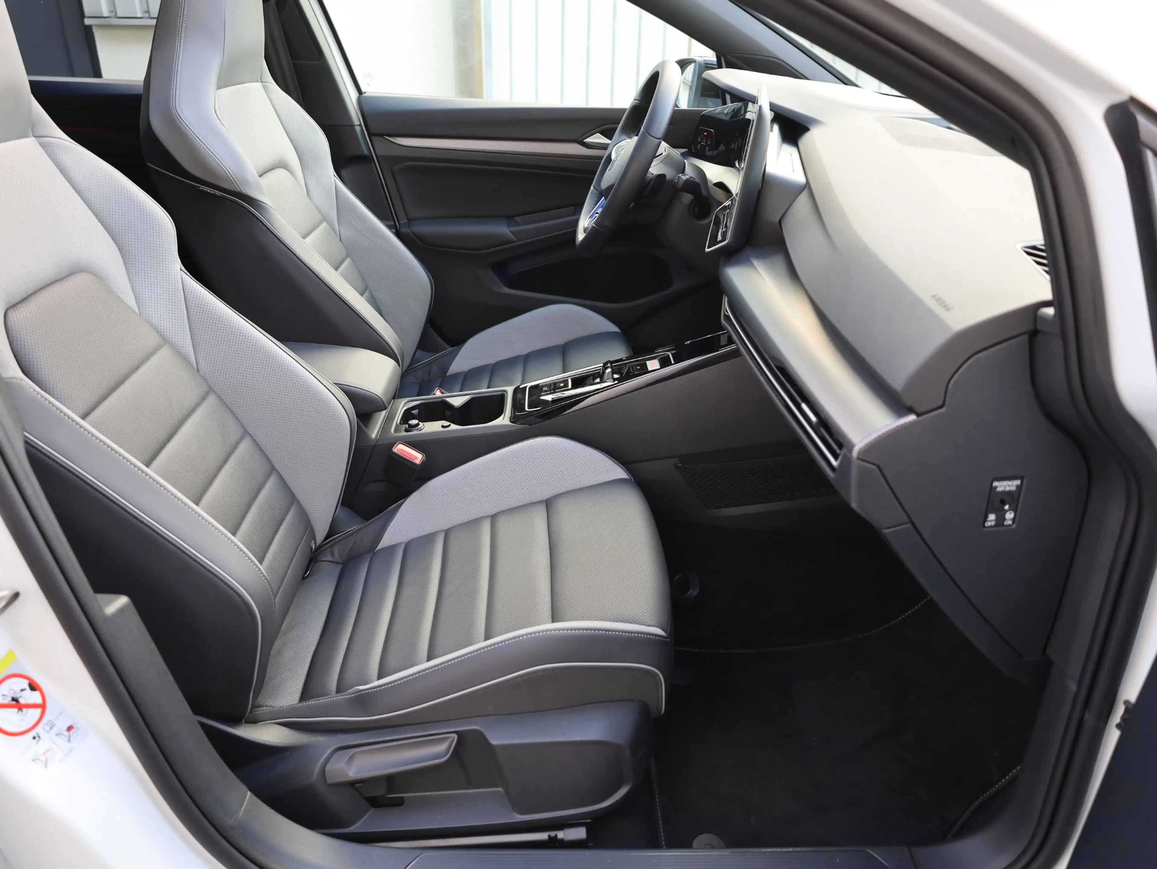 Volkswagen Golf GTE 1.5 eHybrid 272PK | Panodak | Leer | Black Style | — photo 38