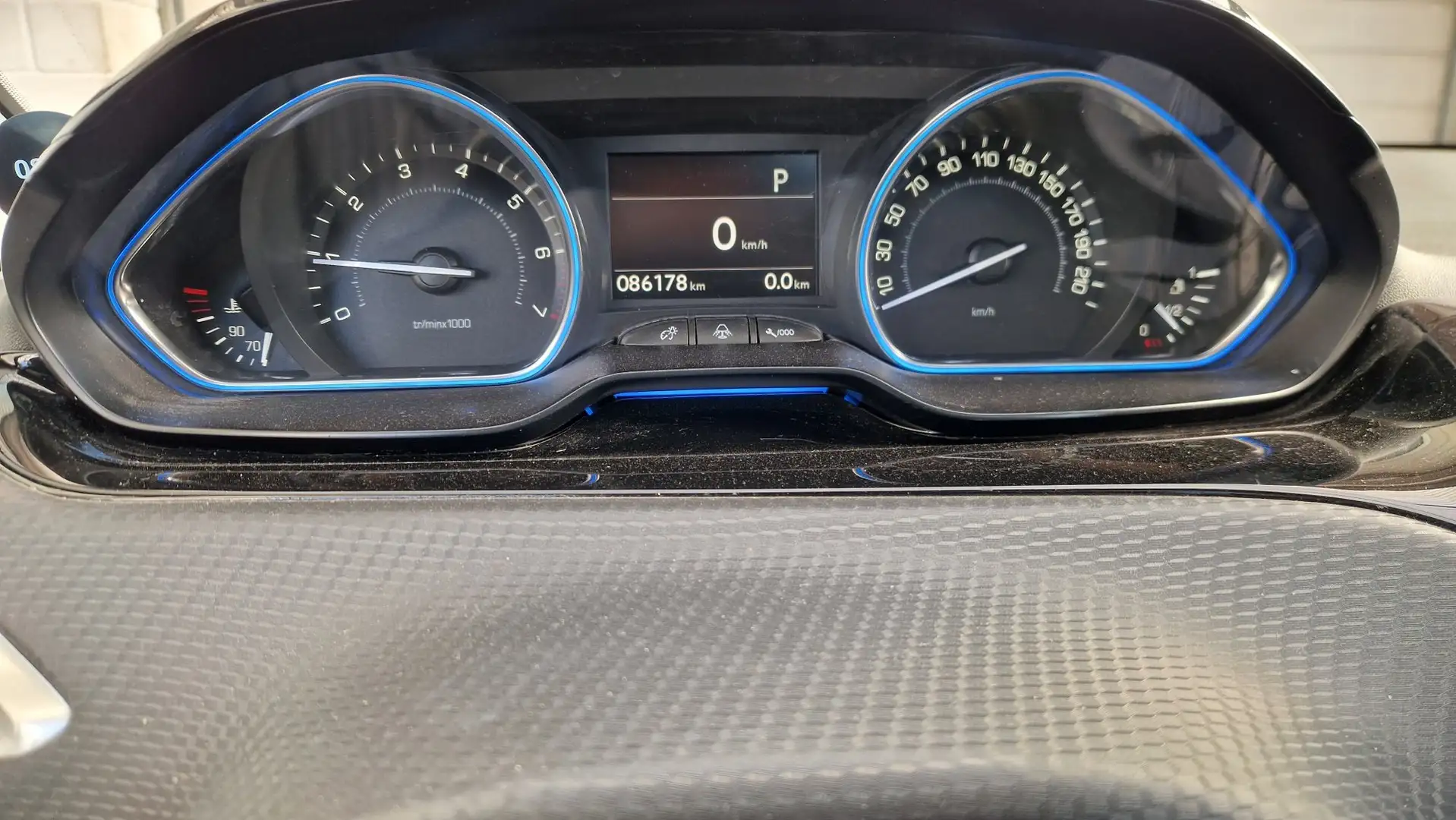 Peugeot 2008 Allure *Automatik*SHZ*JBL*Navi*PDC*LED*Pano* Grau - 2