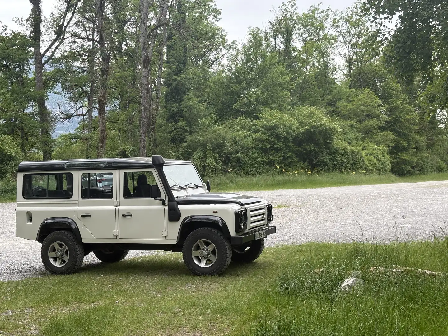Land Rover Defender 110 Station Wagon E - 2
