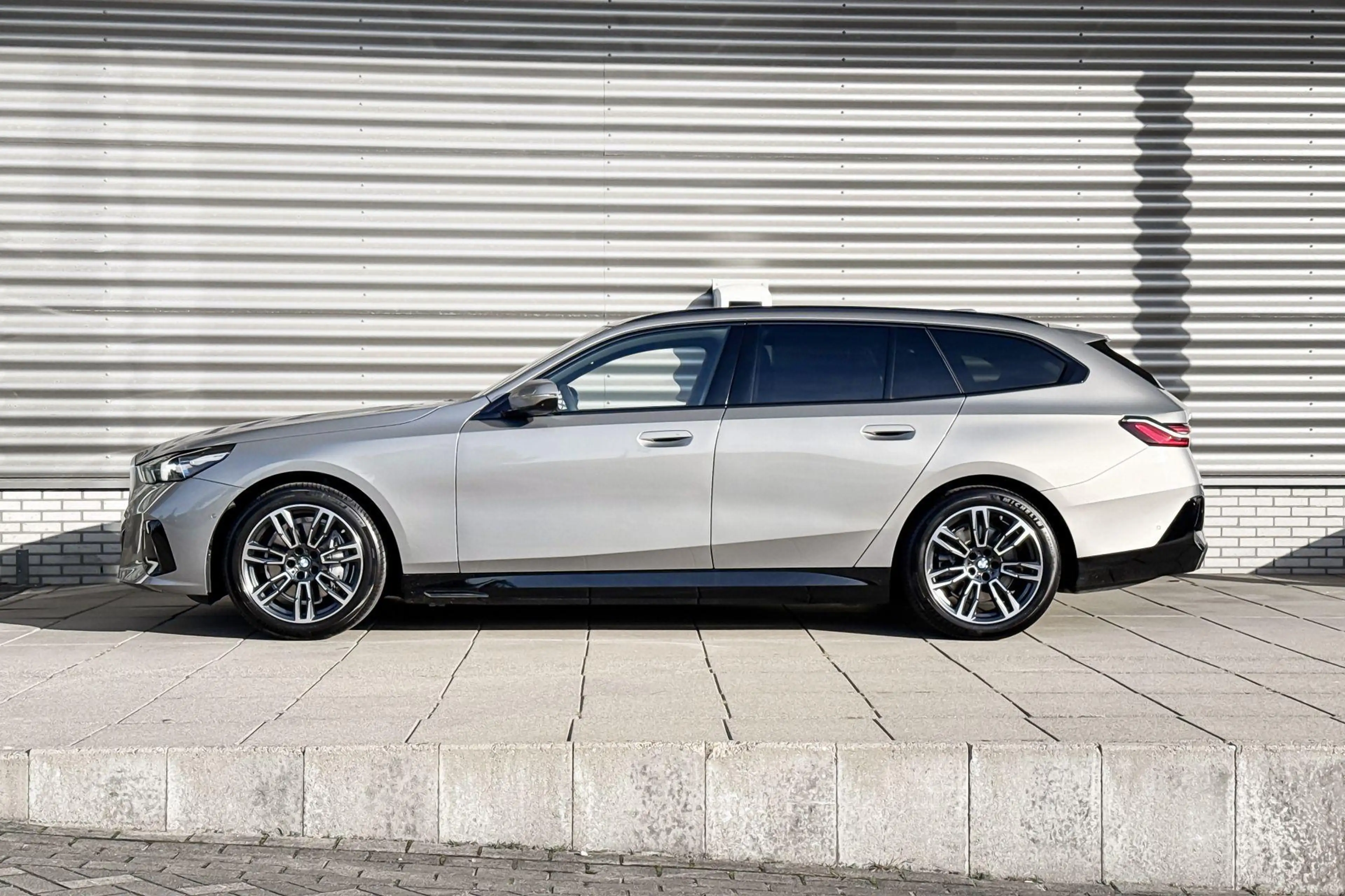 BMW i5 Touring eDrive40 84 kWh — photo 2