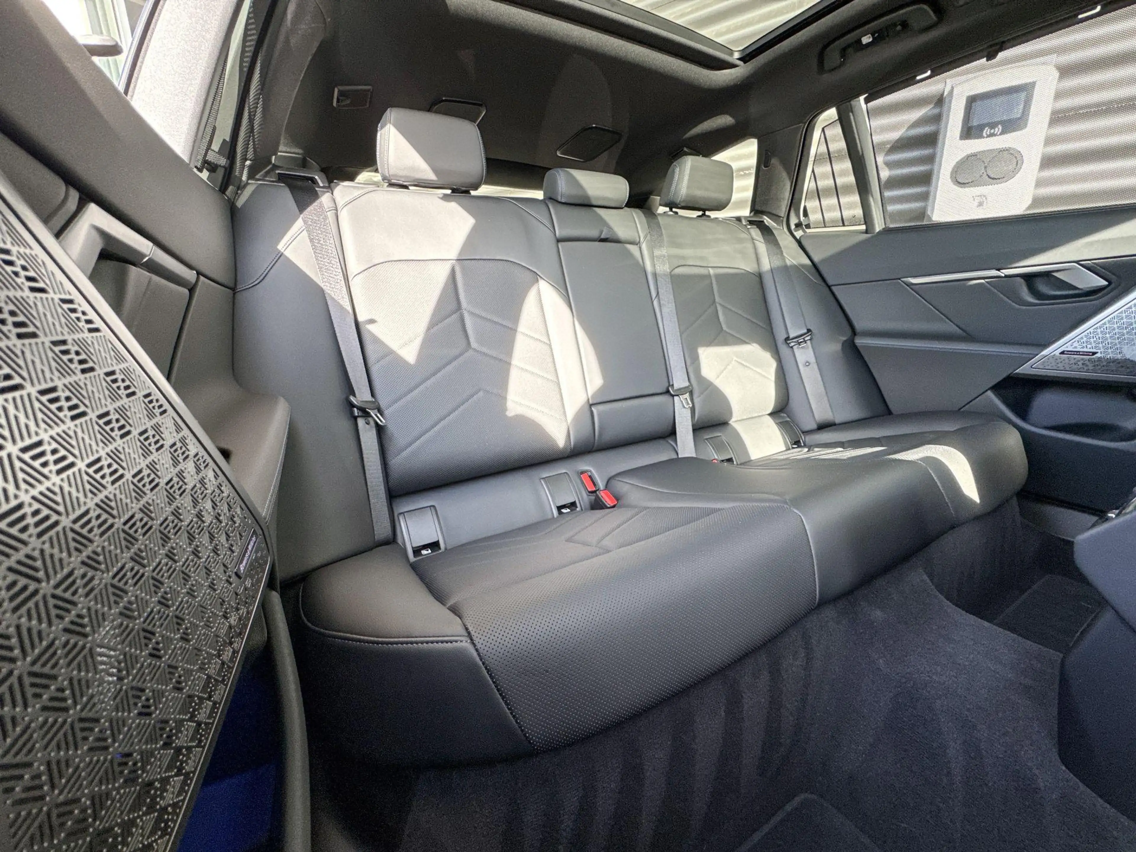 BMW i5 Touring eDrive40 84 kWh — photo 8