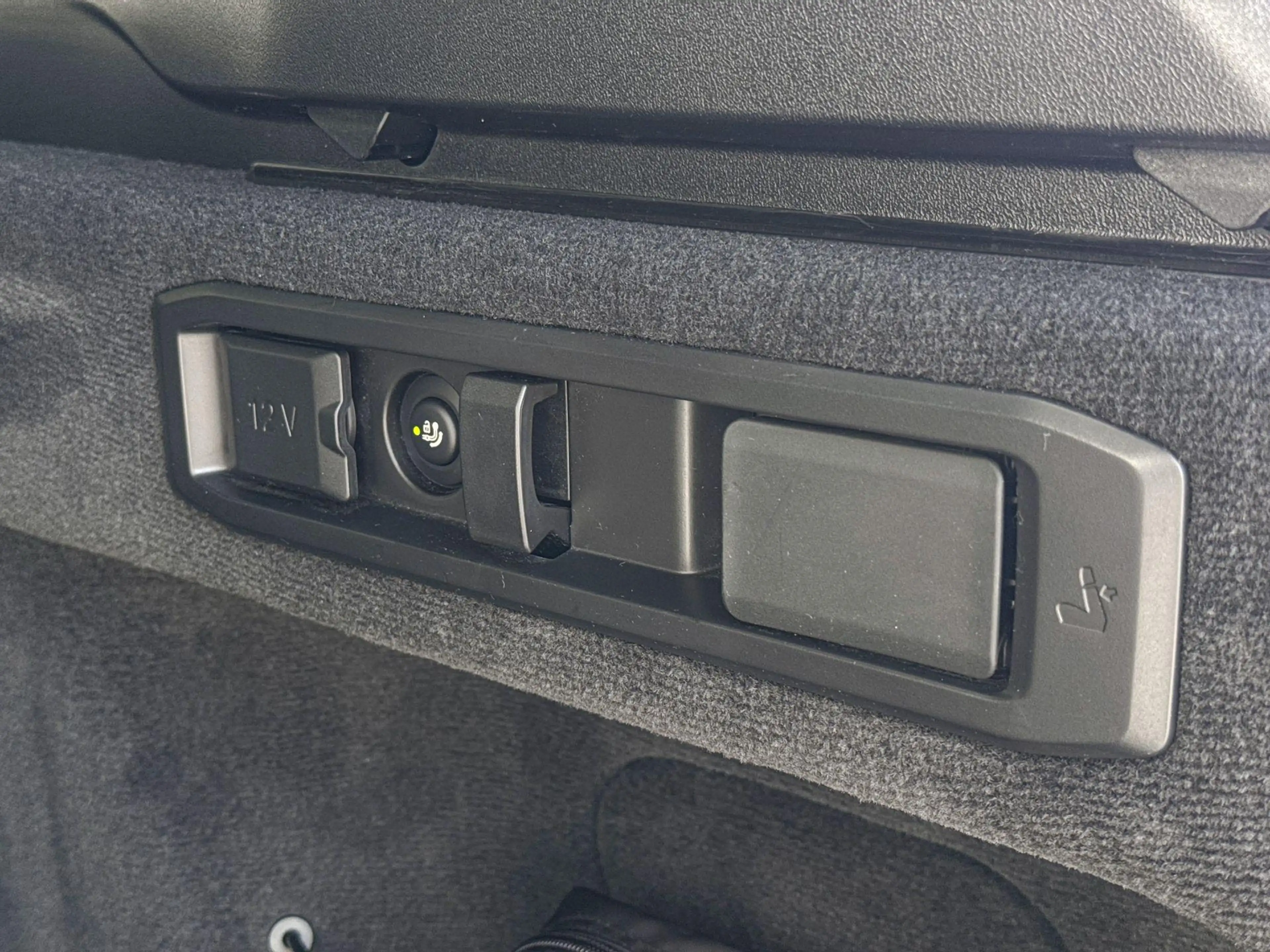 BMW i5 Touring eDrive40 84 kWh — photo 12