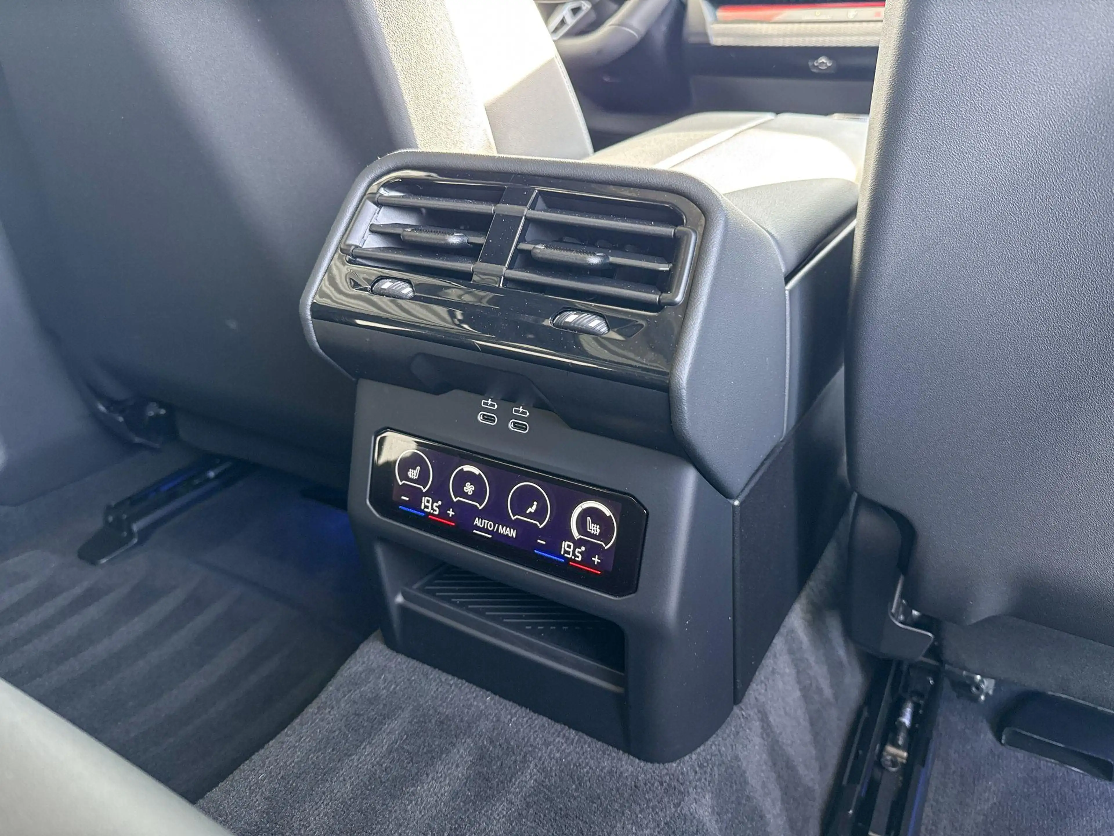 BMW i5 Touring eDrive40 84 kWh — photo 10