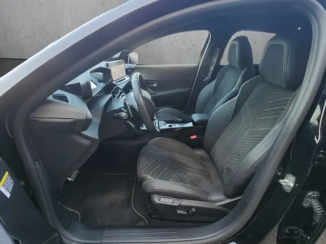 Peugeot 208 view 9