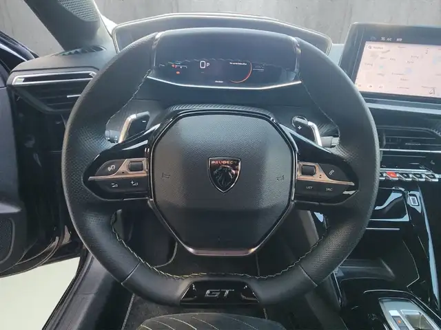 Peugeot 208 view 10