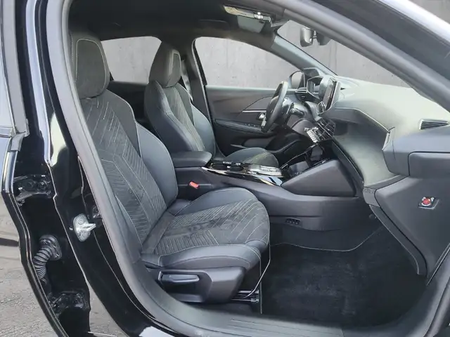Peugeot 208 view 13
