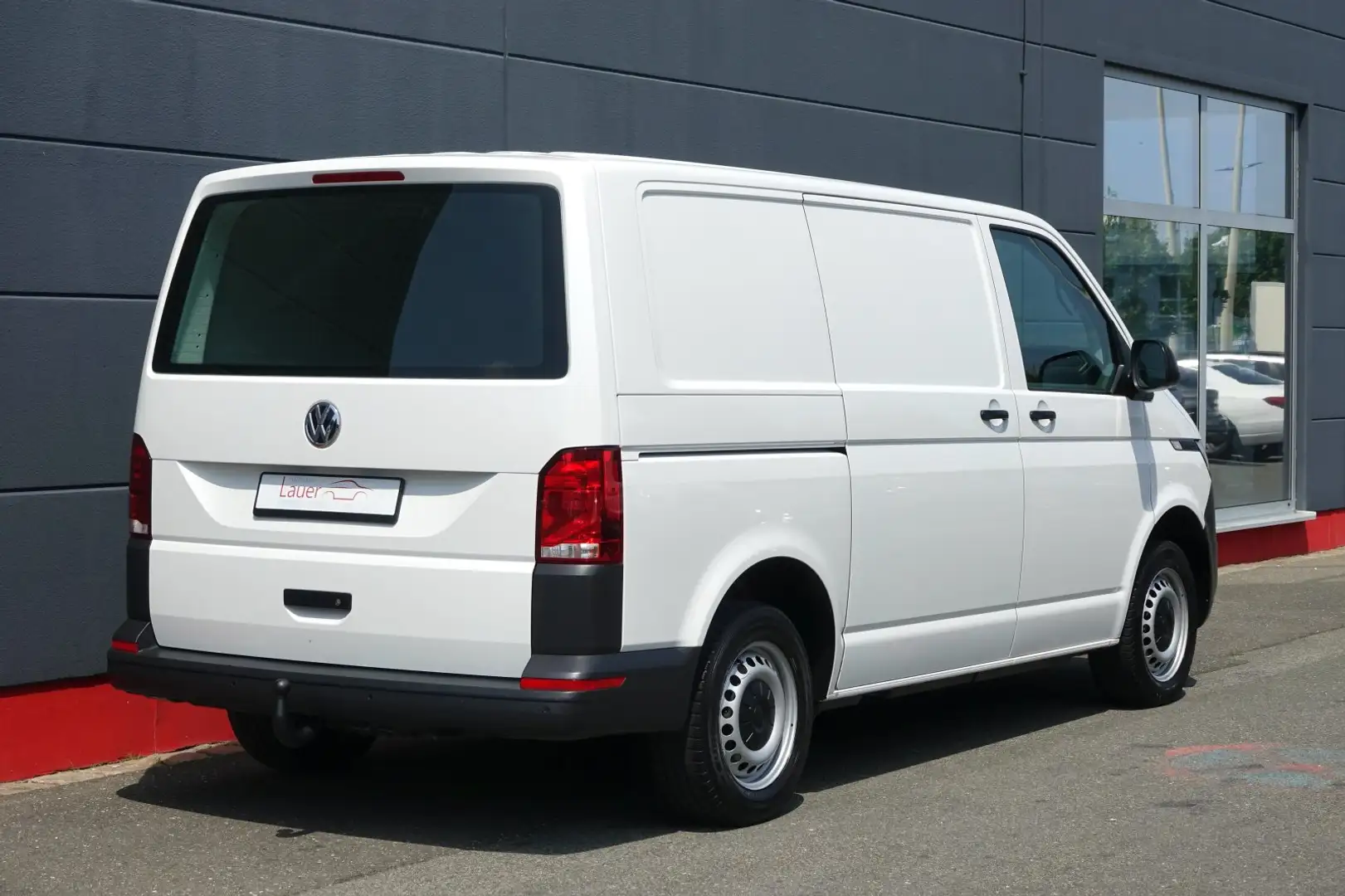 Volkswagen T6.1 2.0 TDI Kasten L1H1 Temp PDC AHK Weiß - 2