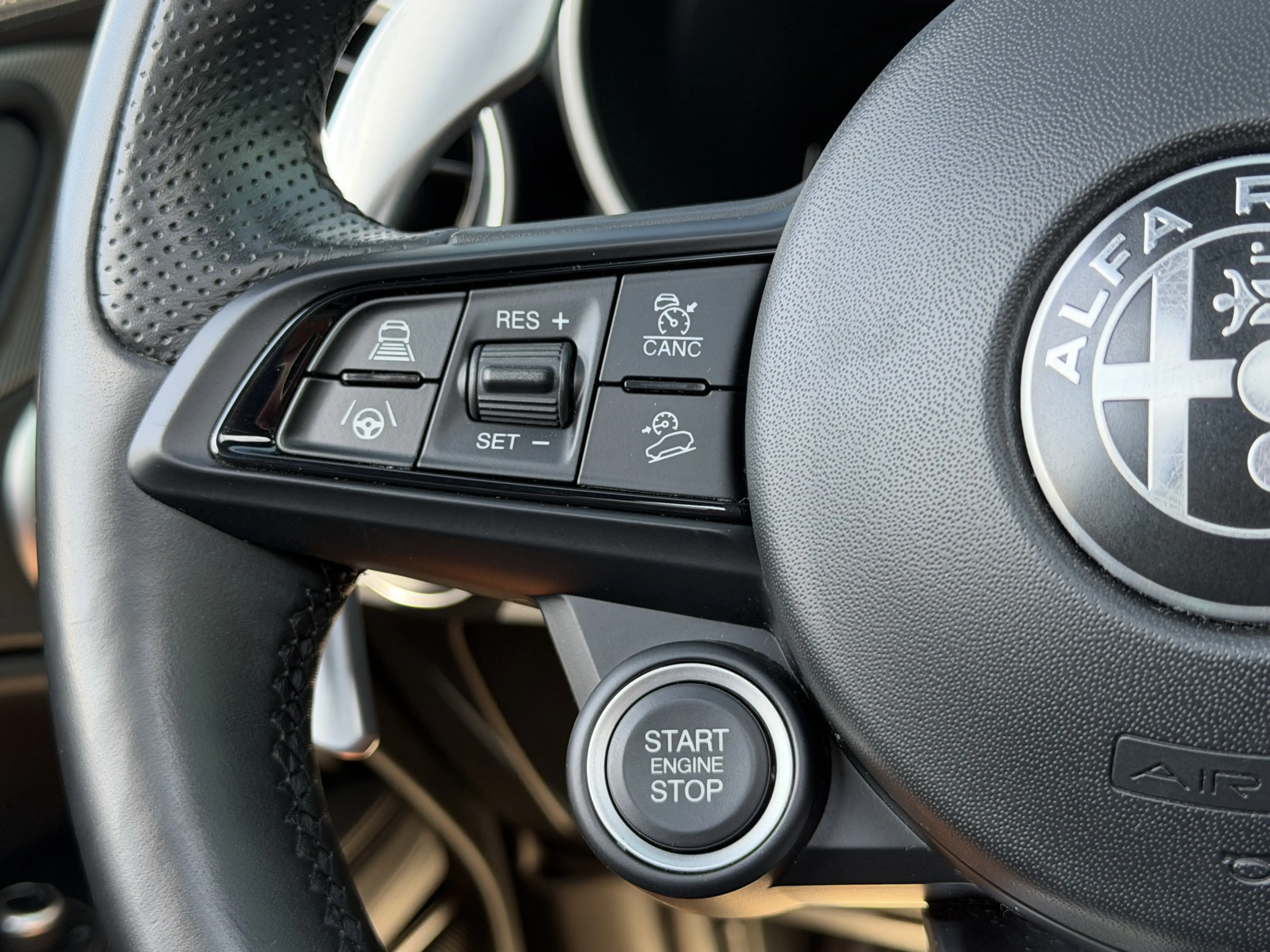 Alfa Romeo Stelvio 2.0 T AWD Veloce | Panodak | ACC | H&K audio | Mem — photo 13
