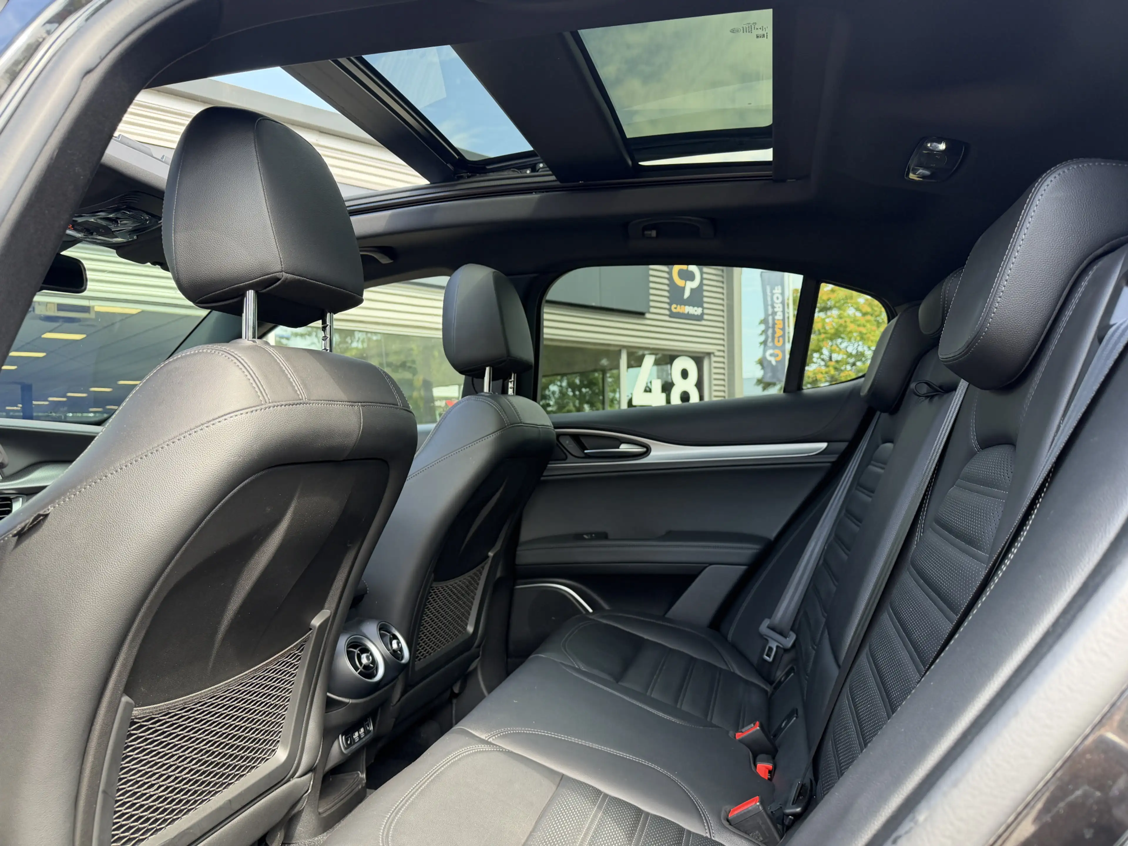 Alfa Romeo Stelvio 2.0 T AWD Veloce | Panodak | ACC | H&K audio | Mem — photo 12