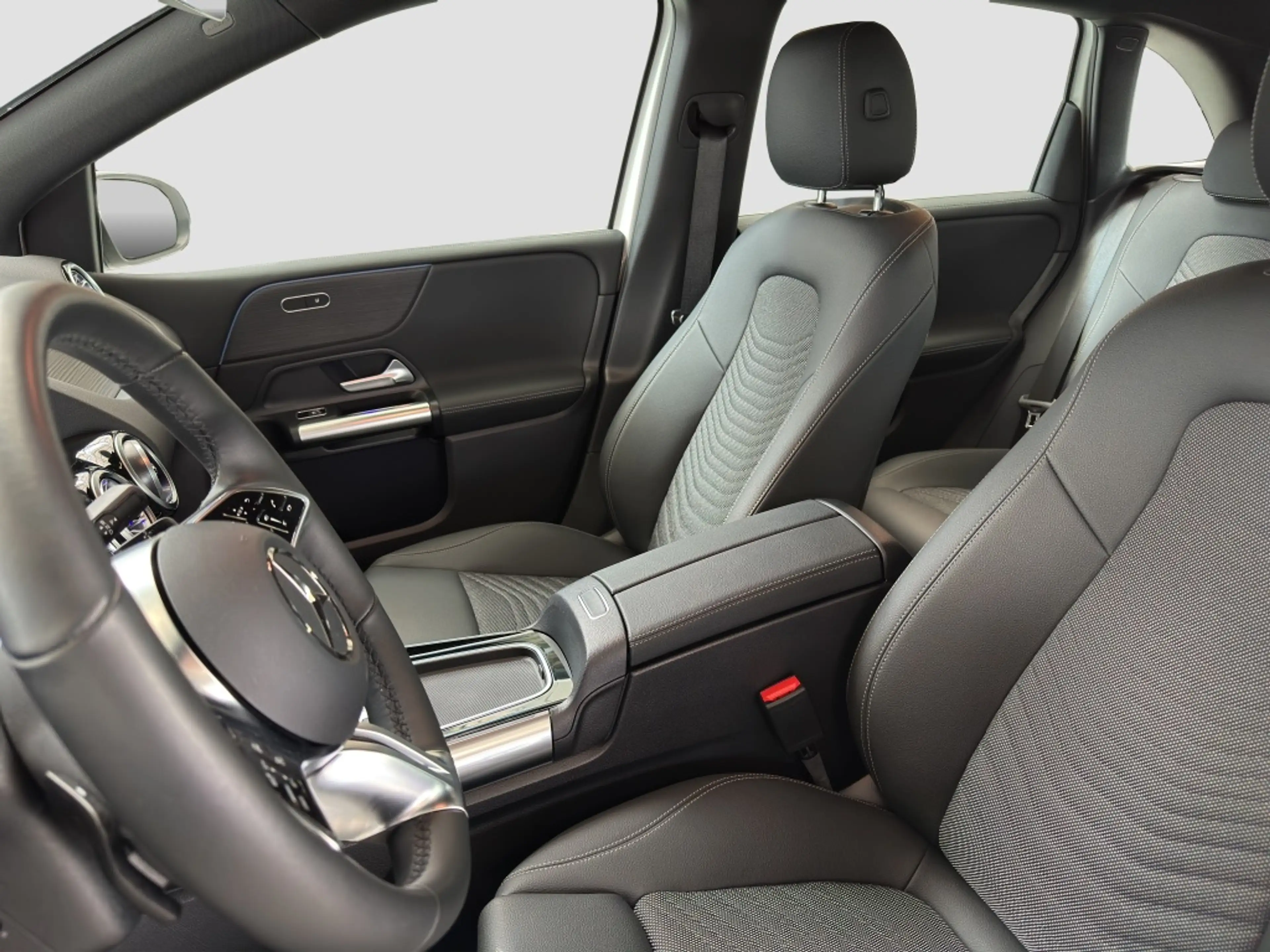 Mercedes-Benz B 200 Pano*SD*KeyLess*LED*PDC*ParkAss*SpurH*ACC — photo 7