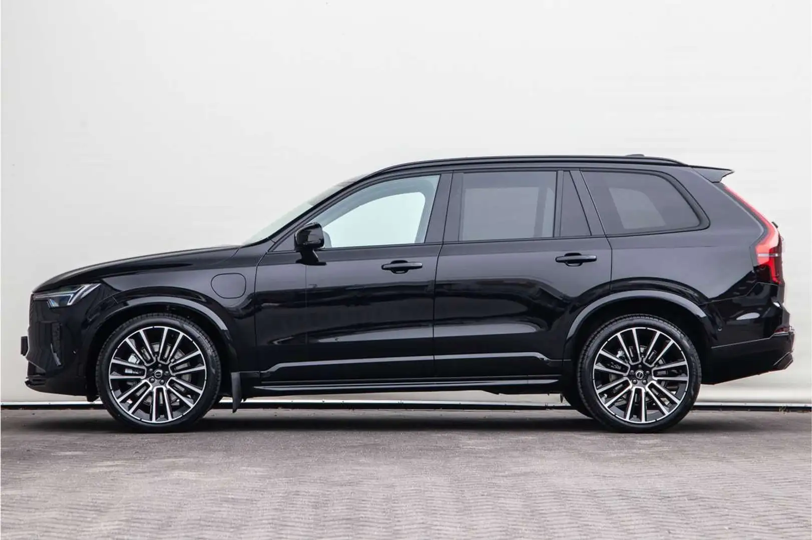 Volvo XC90 NEW MODEL T8 ULTRA DARK ALLE OPTIES INCL4C/B&W-18% Zwart - 1