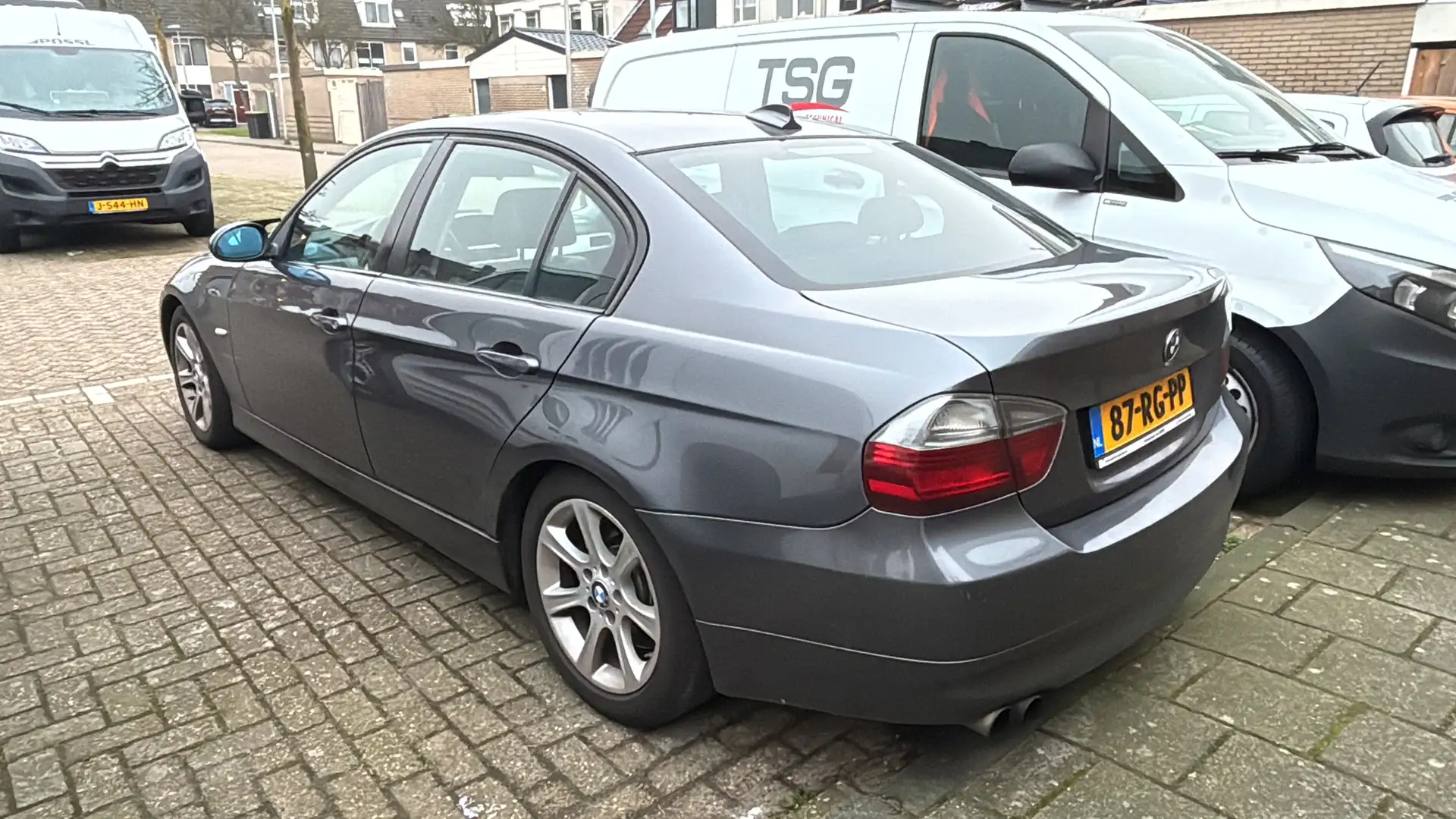 BMW 330 330i Dynamic Exec. Grijs - 2