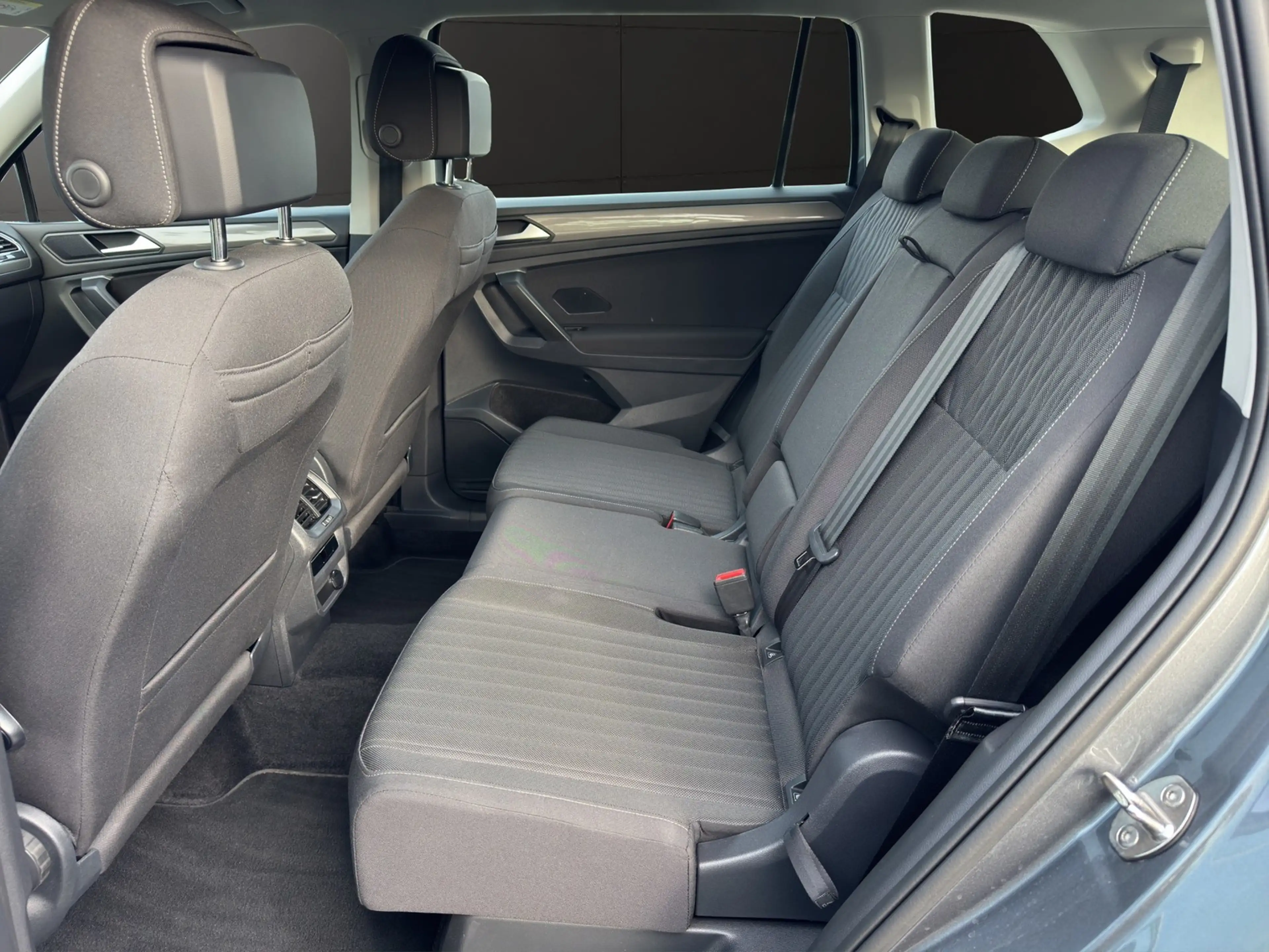 Volkswagen Tiguan Allspace 1.5 TSI DSG Life AHK+Navi+LED — photo 14