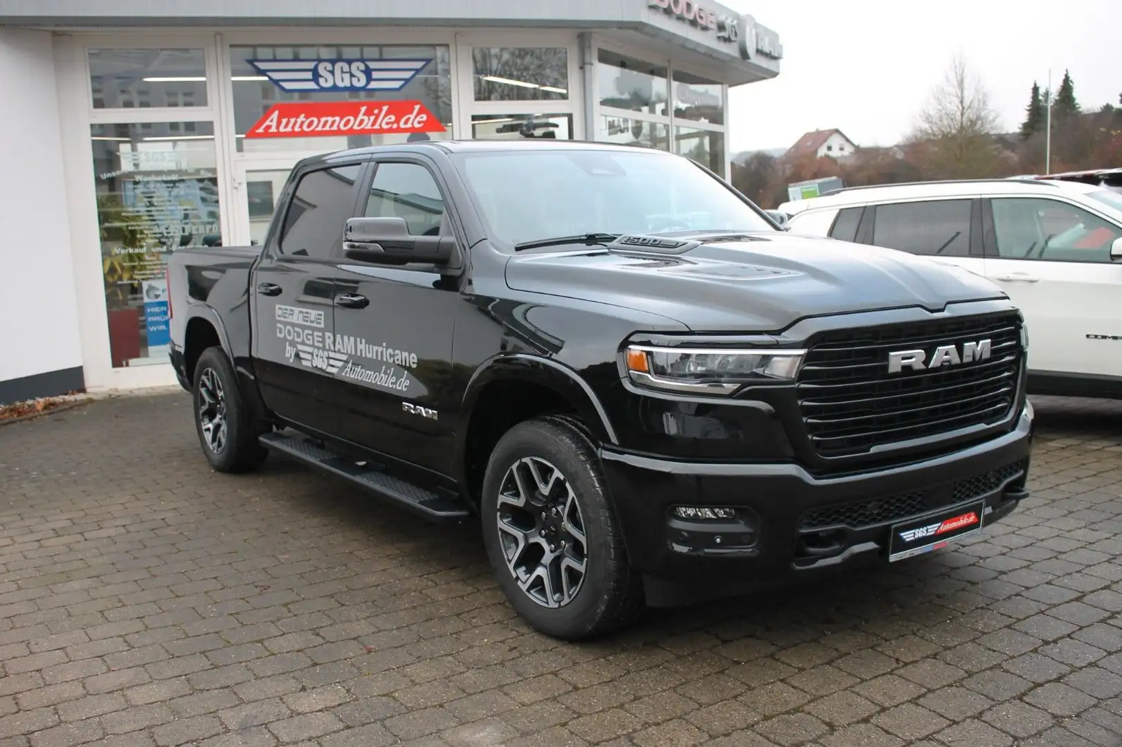 Dodge RAM 1500 Laramie Sport Crew Cab 4x4 MY25 3.0 LPG Schwarz - 1