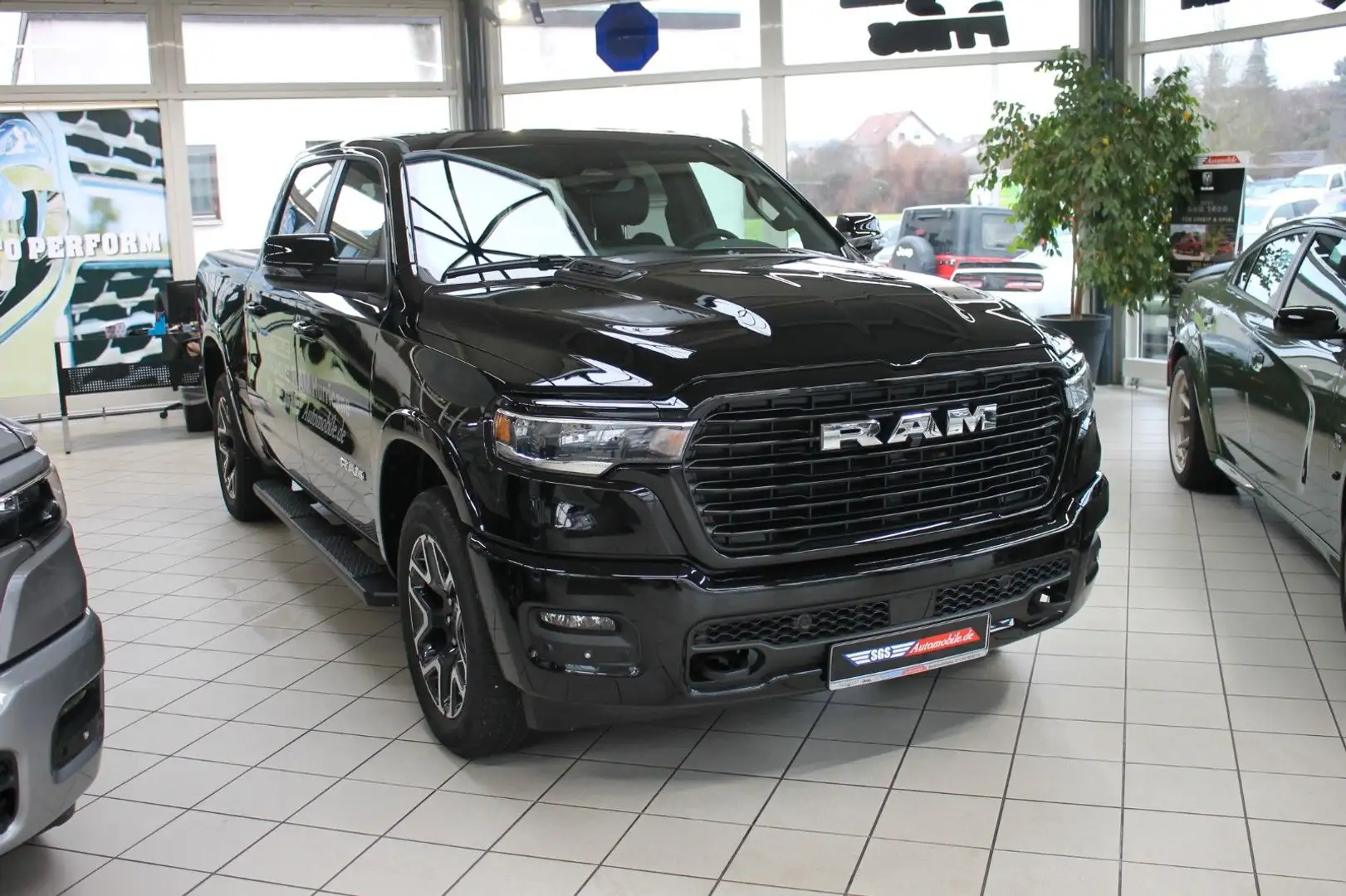 Dodge RAM 1500 Laramie Sport Crew Cab 4x4 MY25 3.0 LPG Schwarz - 2