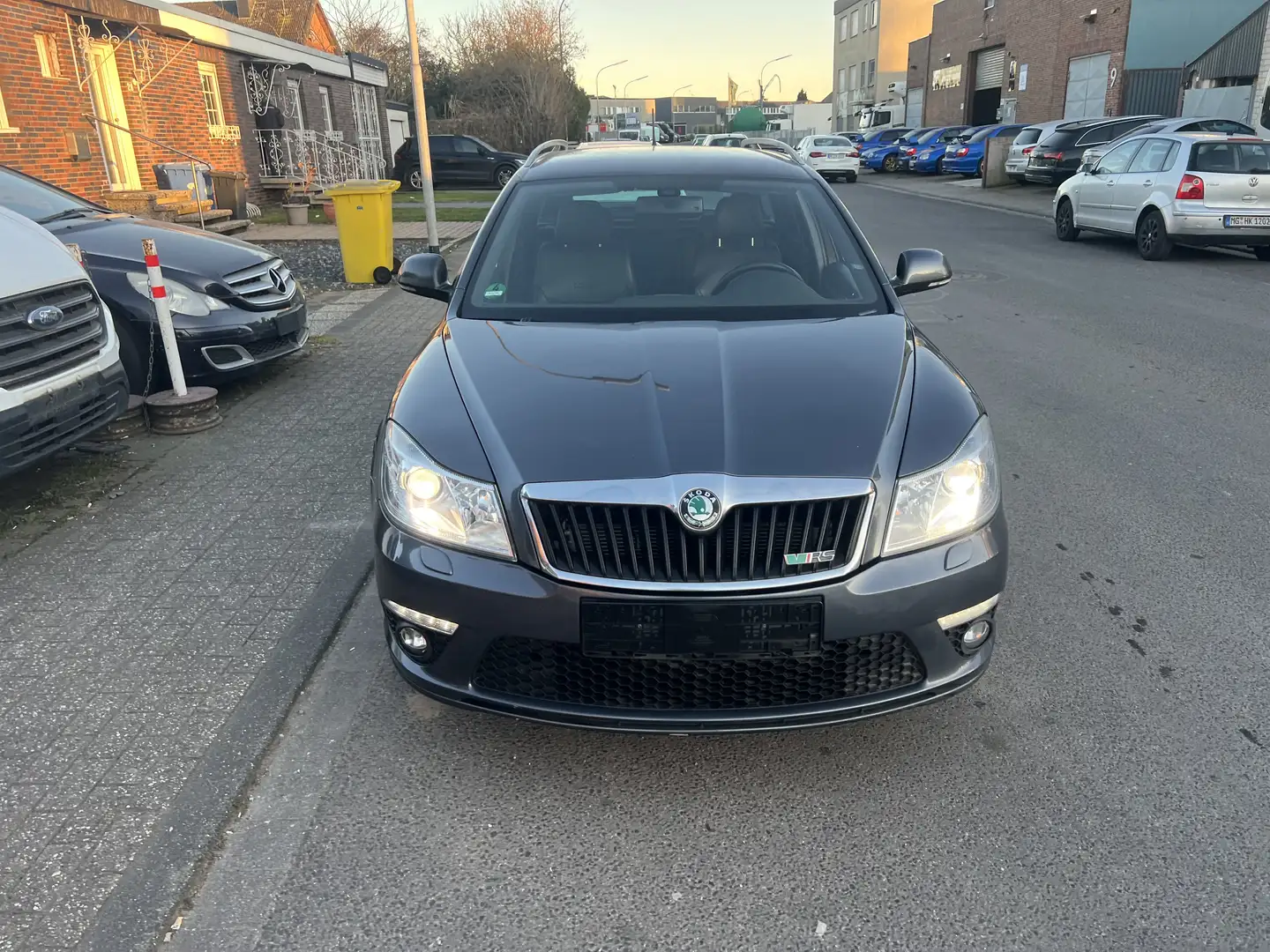 Skoda Octavia Combi 2.0  VRS,Navi,Vollleder,Xenon,Schalter,EURO5 Gris - 2