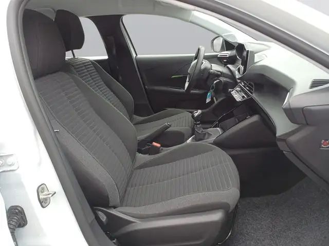 Peugeot 208 view 11