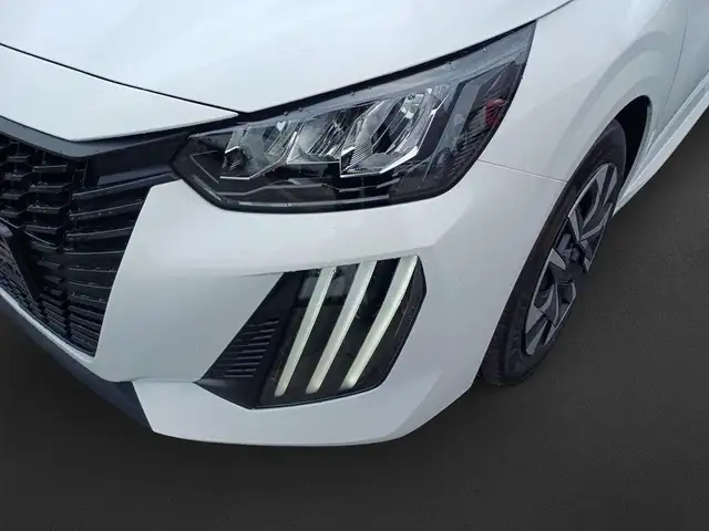 Peugeot 208 view 9
