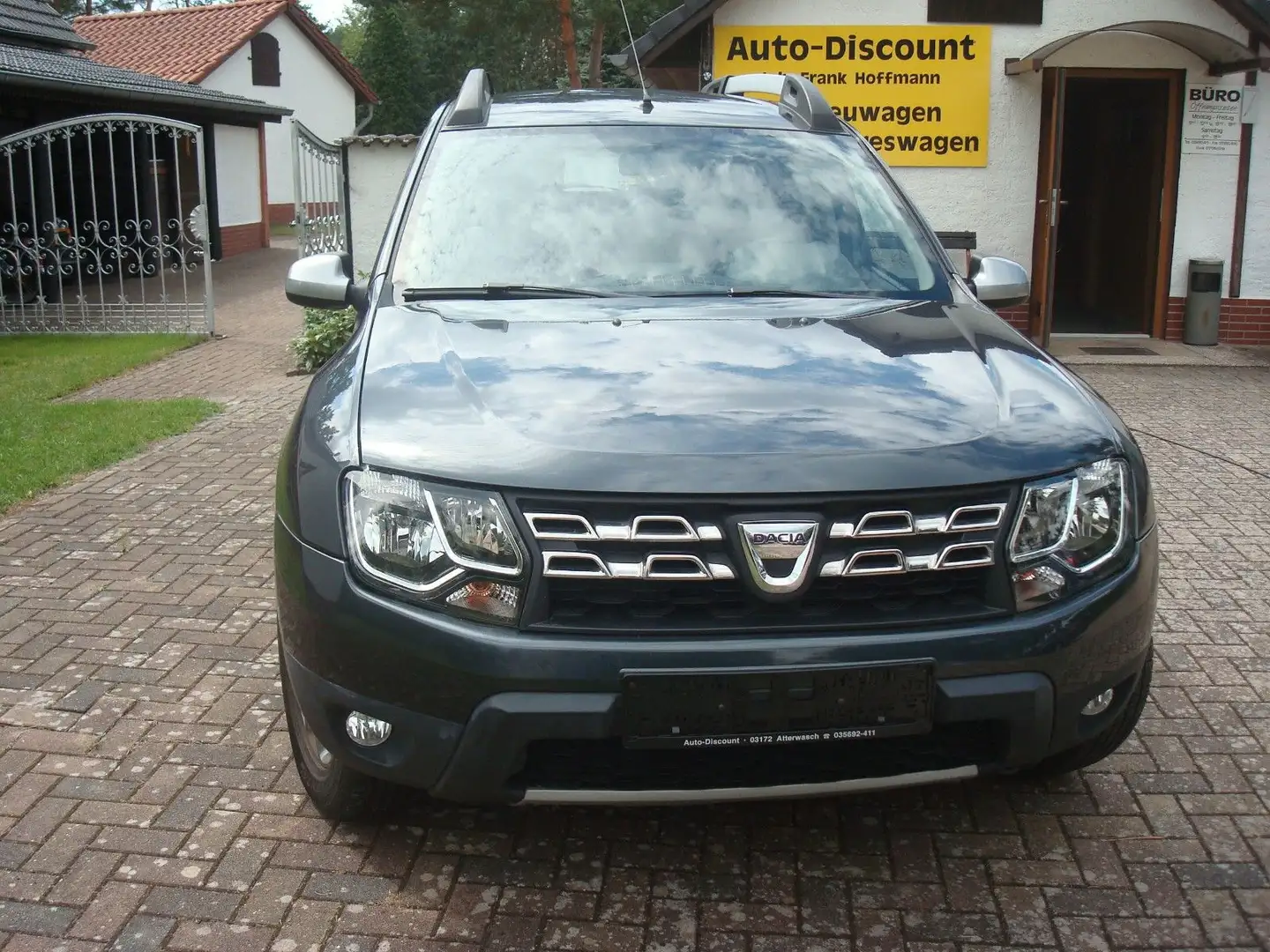 Dacia Duster 1.6 Laureate 4x2 Grau - 2