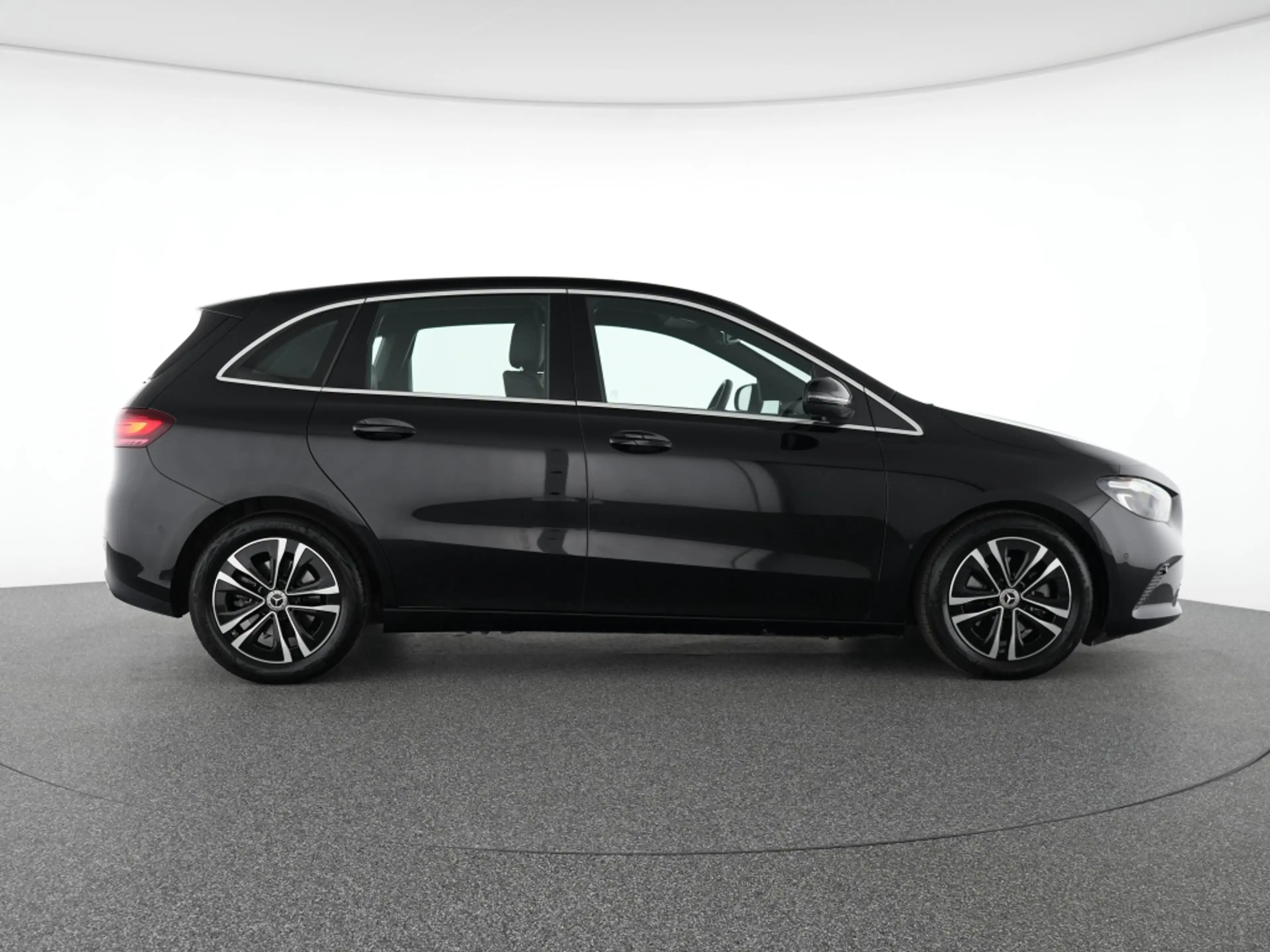 Mercedes-Benz B 200 Progressive LED Automatik Navi Winter Kam — photo 5