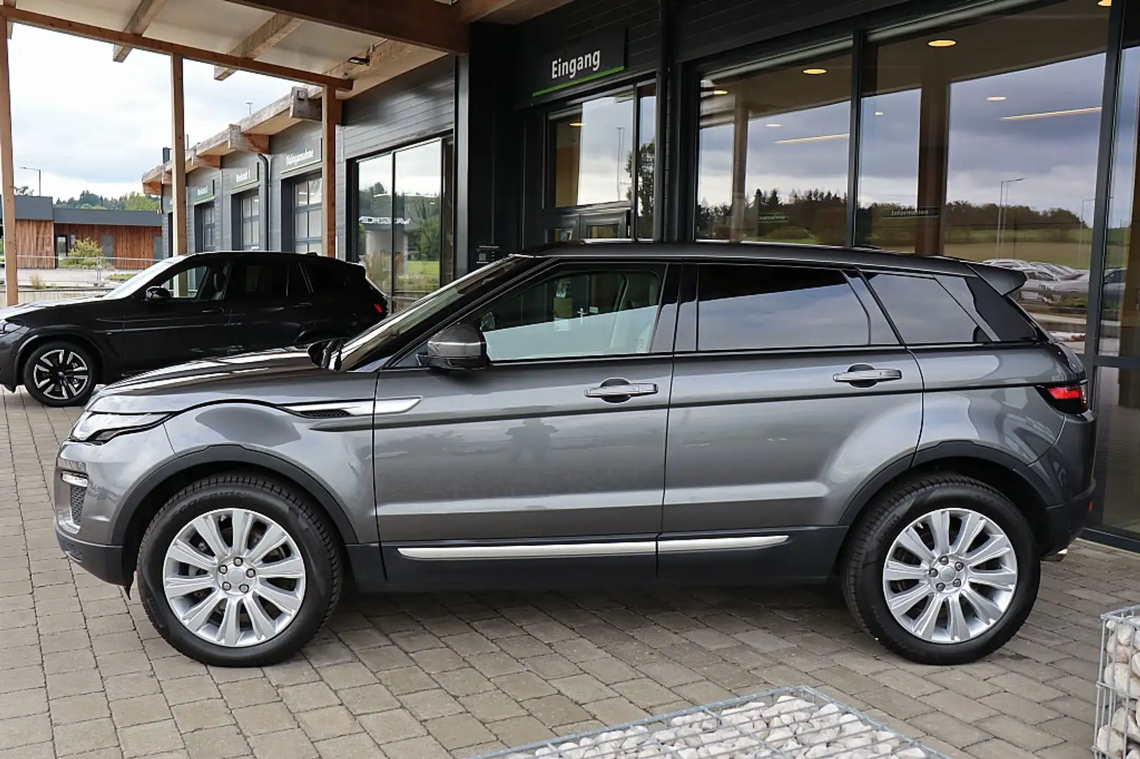 Land Rover Range Rover Evoque HSE 2,0 TD4 Aut. adapt. LED, elektr. Heckklappe... Grau - 2