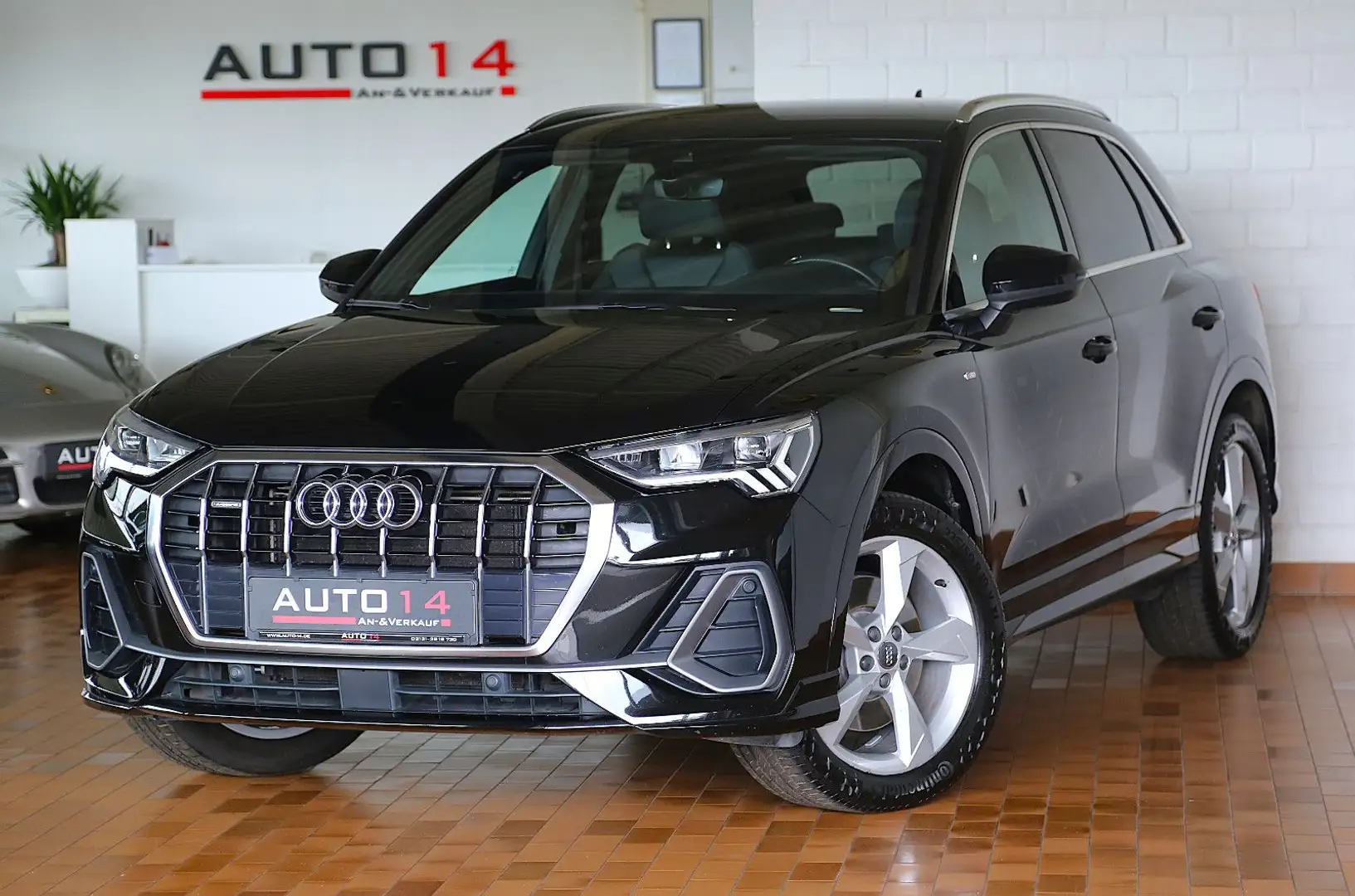 Audi Q3 40 TFSI quattro S line Navi LED AHK Kamera Noir - 1